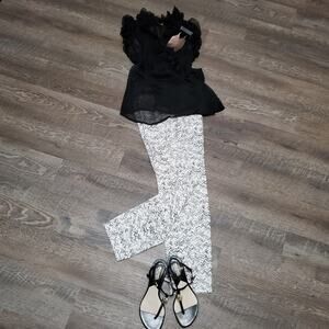 WILLI SMITH Woman's abstract print capri pant Sz. 6